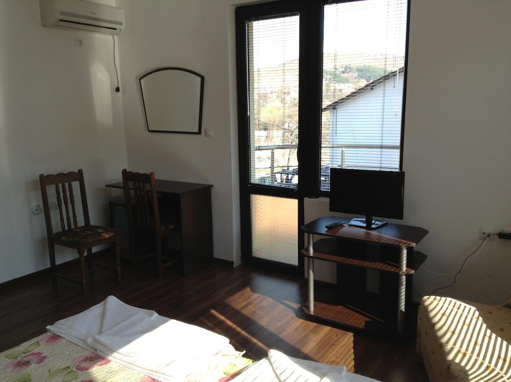 Guest House Luchi Varshets  Ngoại thất bức ảnh